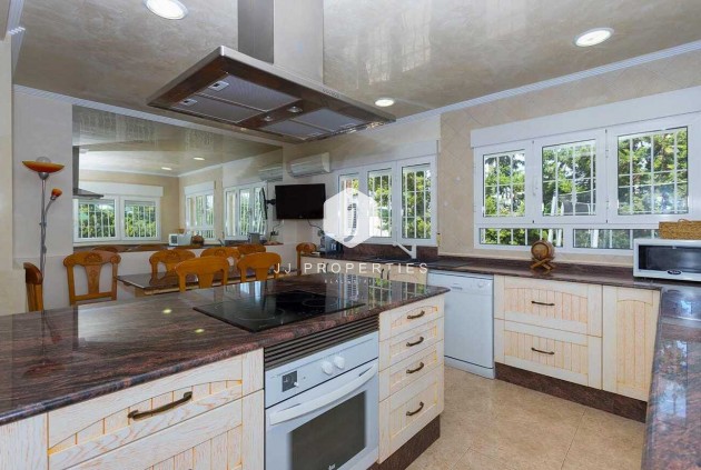 Resale - Villa -
Orihuela Costa - Costa Blanca