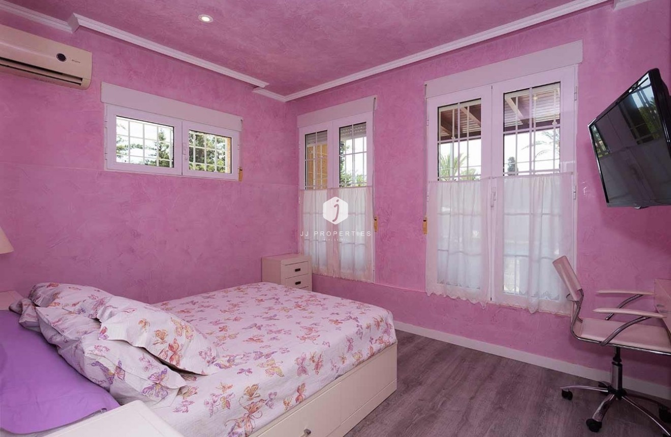Resale - Villa -
Orihuela Costa - Costa Blanca