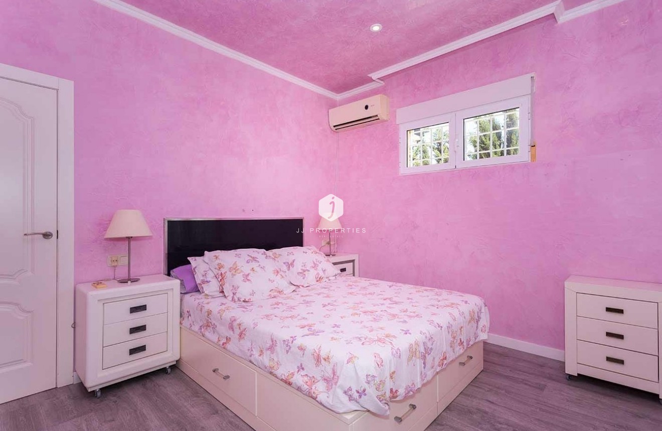 Resale - Villa -
Orihuela Costa - Costa Blanca