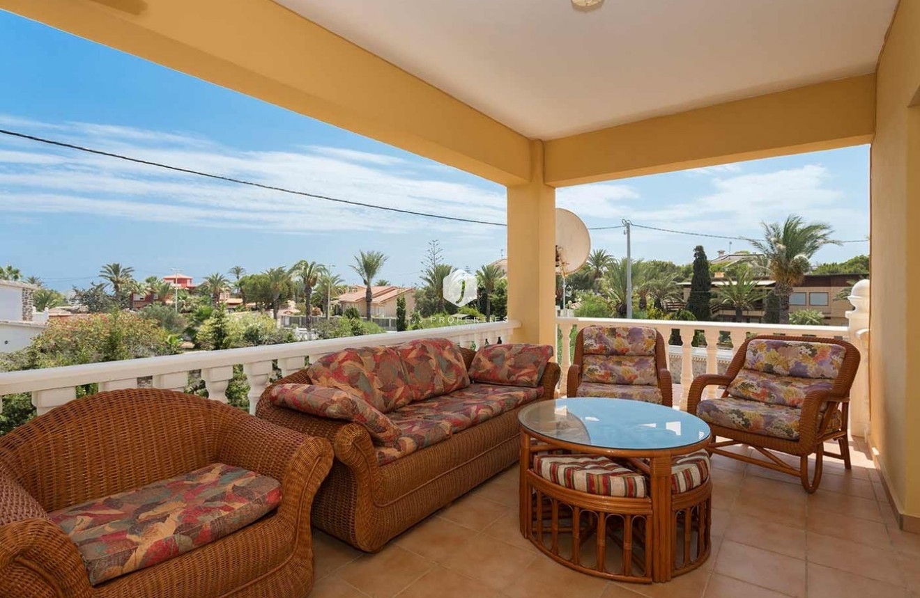 Resale - Villa -
Orihuela Costa - Costa Blanca