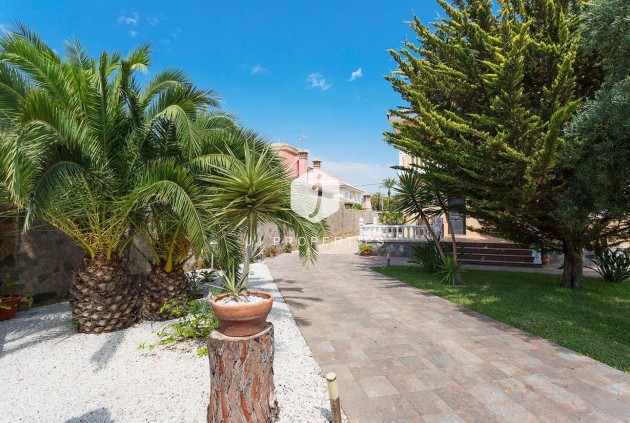 Resale - Villa -
Orihuela Costa - Costa Blanca