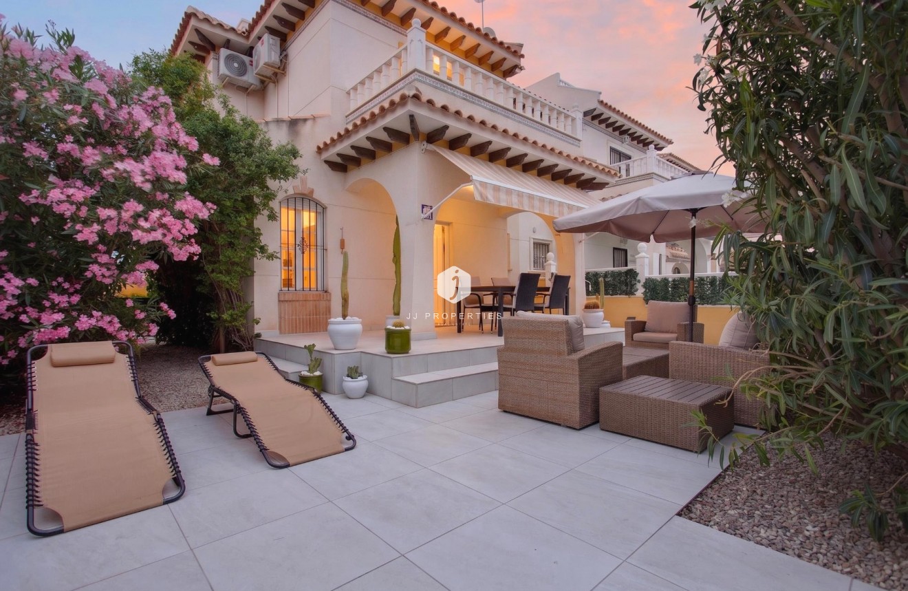 Resale - Villa -
Orihuela Costa - Costa Blanca