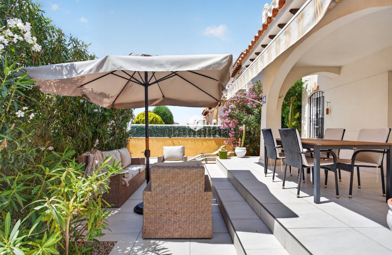 Resale - Villa -
Orihuela Costa - Costa Blanca