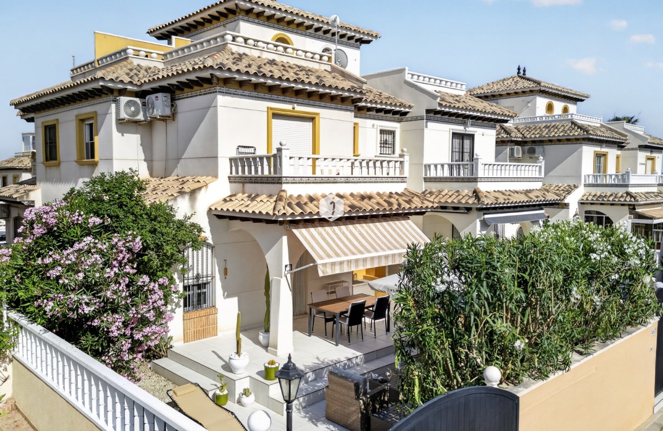 Resale - Villa -
Orihuela Costa - Costa Blanca