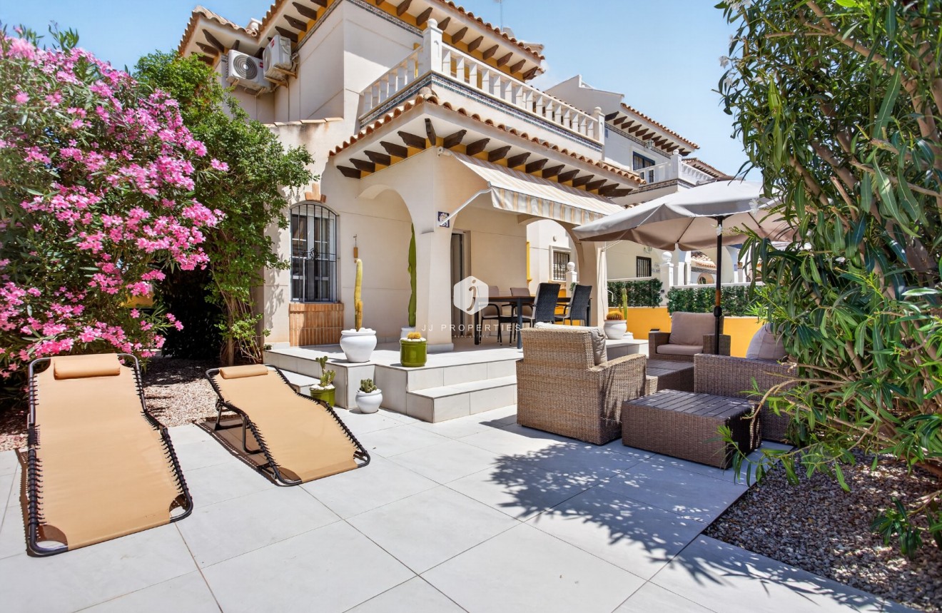 Resale - Villa -
Orihuela Costa - Costa Blanca