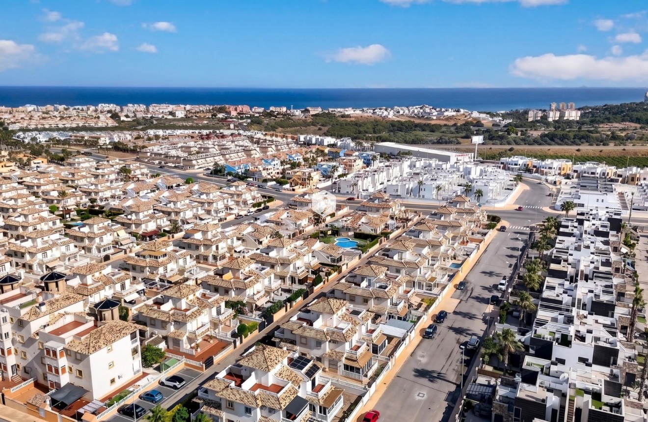 Resale - Villa -
Orihuela Costa - Costa Blanca
