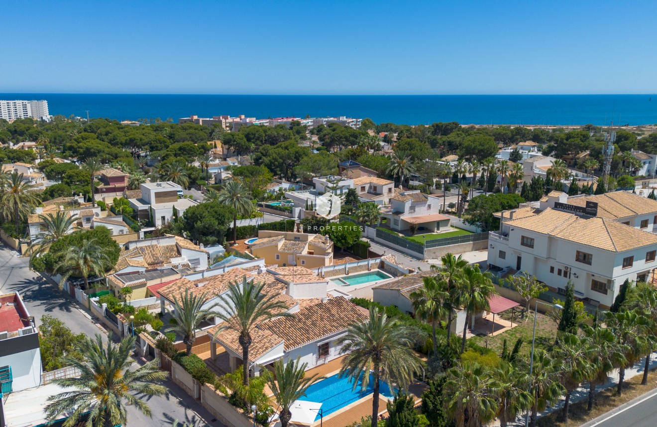 Resale - Villa -
Orihuela Costa - Costa Blanca