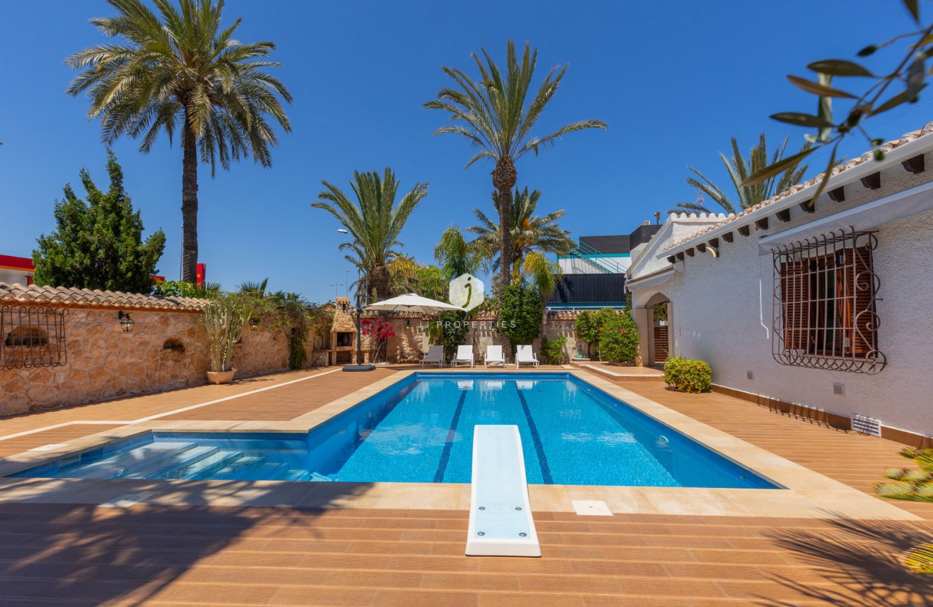 Resale - Villa -
Orihuela Costa - Costa Blanca