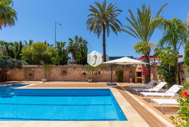 Resale - Villa -
Orihuela Costa - Costa Blanca