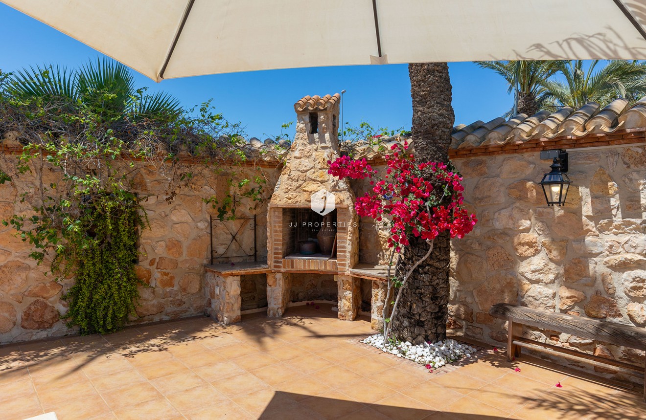 Resale - Villa -
Orihuela Costa - Costa Blanca
