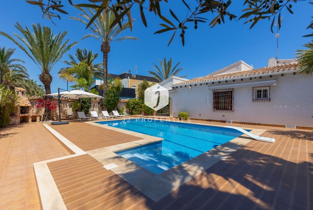 Resale - Villa -
Orihuela Costa - Costa Blanca