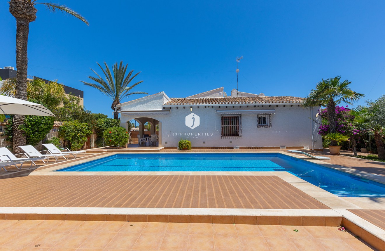 Resale - Villa -
Orihuela Costa - Costa Blanca
