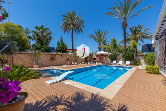Resale - Villa -
Orihuela Costa - Costa Blanca