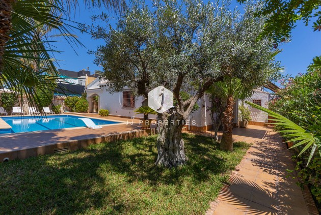 Resale - Villa -
Orihuela Costa - Costa Blanca