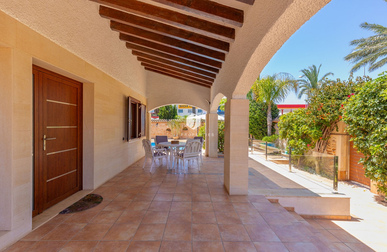 Resale - Villa -
Orihuela Costa - Costa Blanca