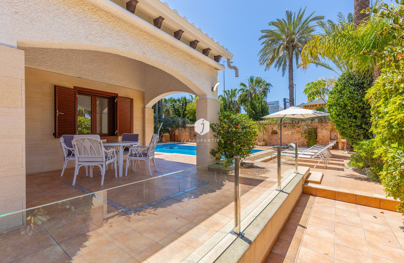 Resale - Villa -
Orihuela Costa - Costa Blanca