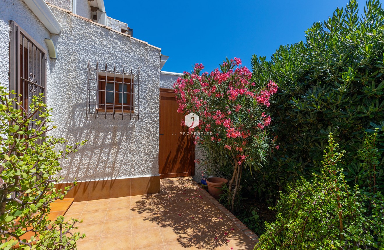 Resale - Villa -
Orihuela Costa - Costa Blanca