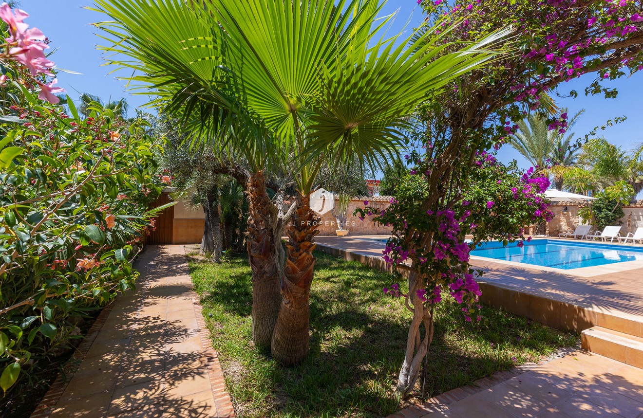 Resale - Villa -
Orihuela Costa - Costa Blanca