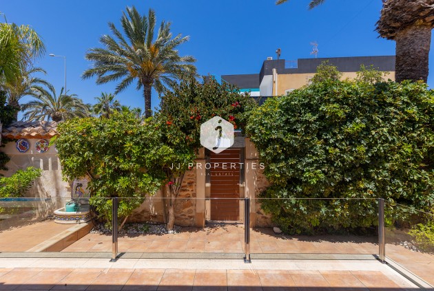 Resale - Villa -
Orihuela Costa - Costa Blanca