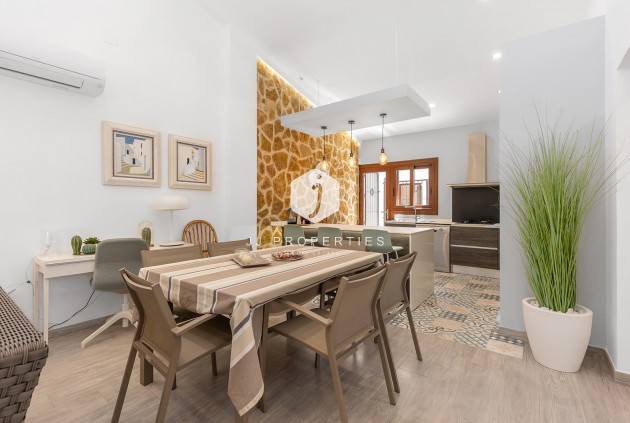 Resale - Villa -
Orihuela Costa - Costa Blanca