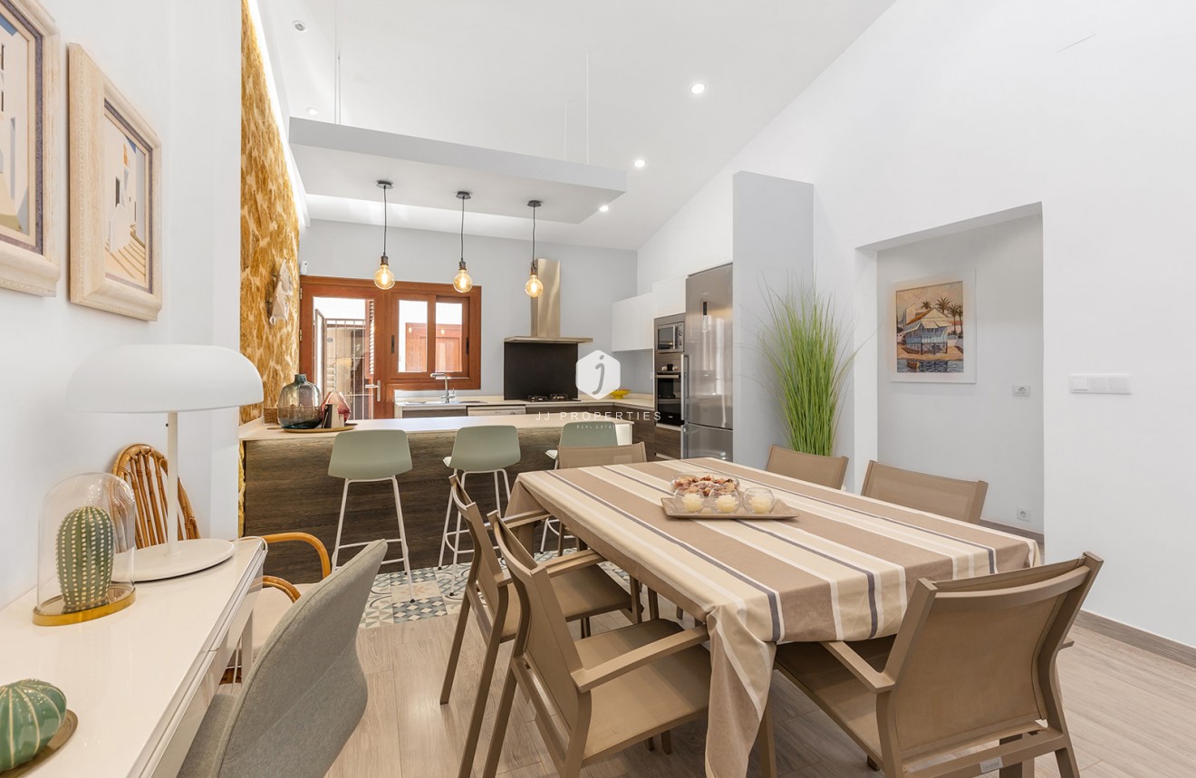 Resale - Villa -
Orihuela Costa - Costa Blanca