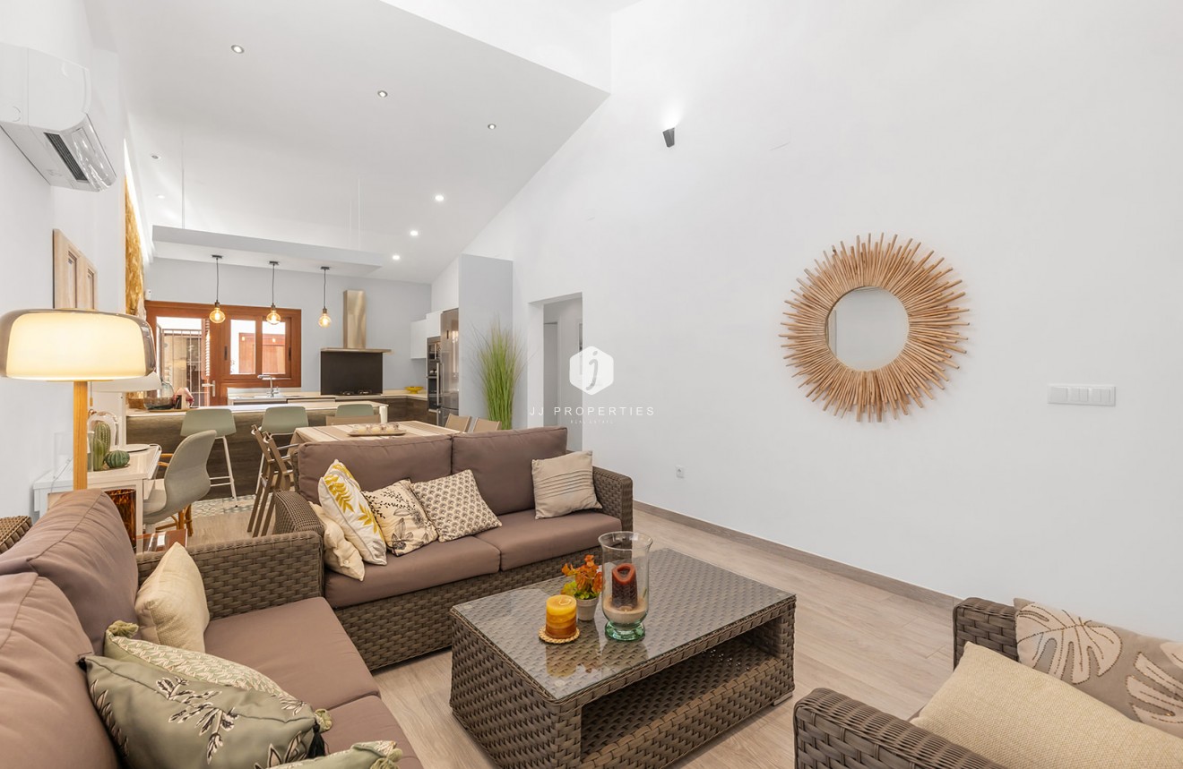 Resale - Villa -
Orihuela Costa - Costa Blanca