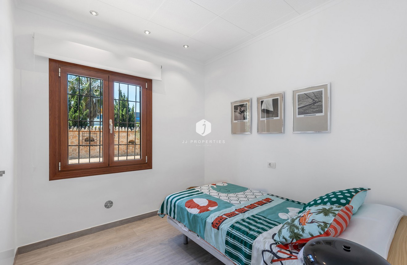Resale - Villa -
Orihuela Costa - Costa Blanca