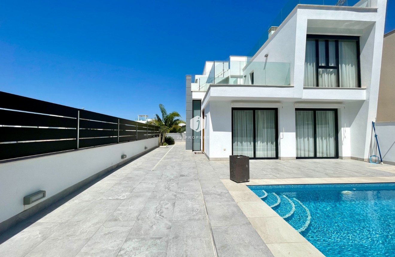 Resale - Villa -
Benijofar - Costa Blanca