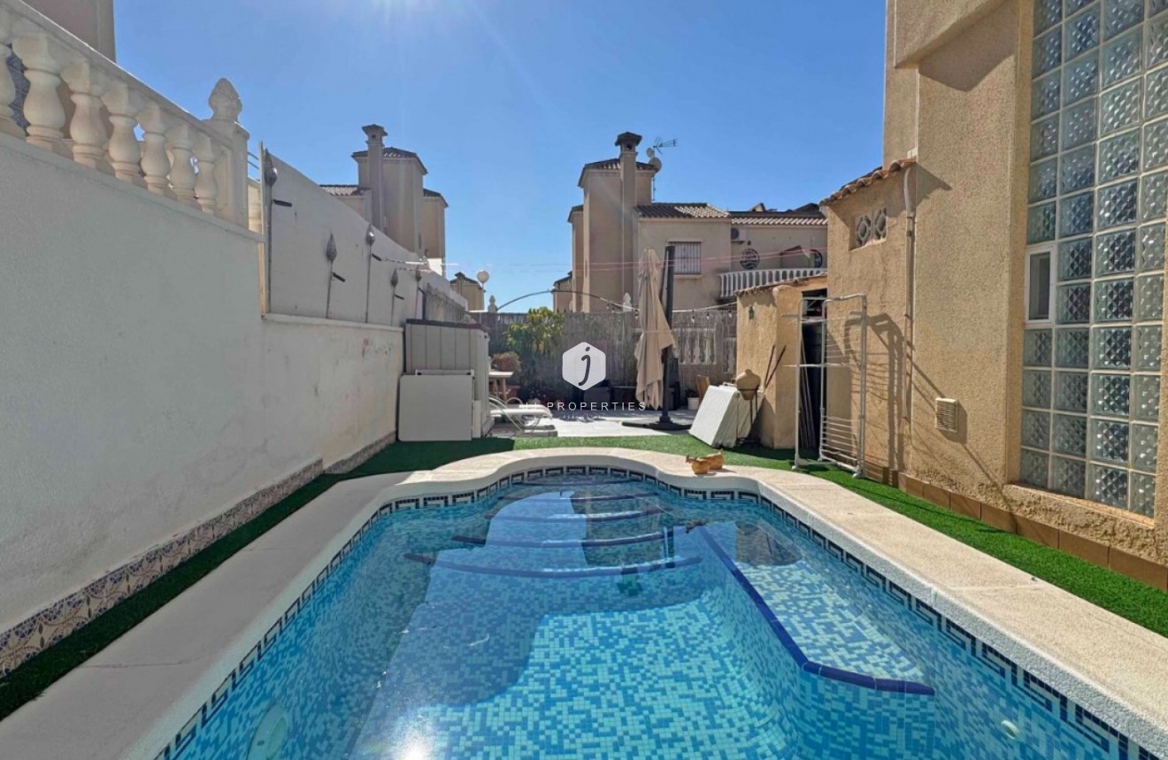 Resale - Chalet -
Orihuela Costa - Costa Blanca