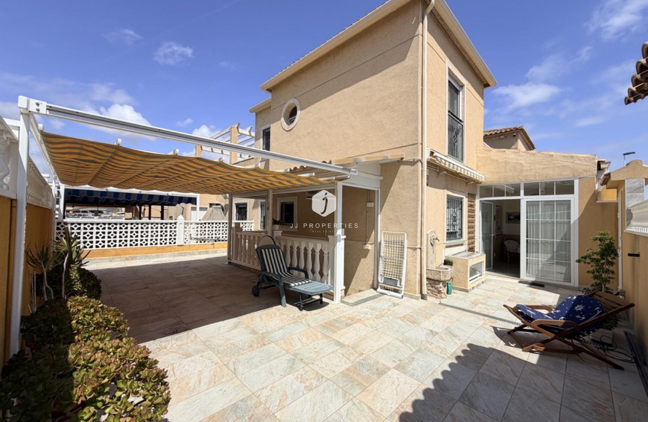 Resale - Chalet -
Torrevieja - Costa Blanca