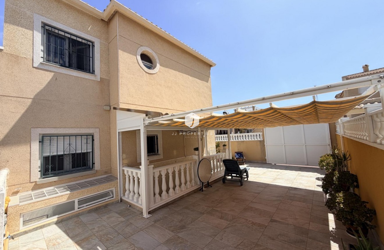 Resale - Chalet -
Torrevieja - Costa Blanca