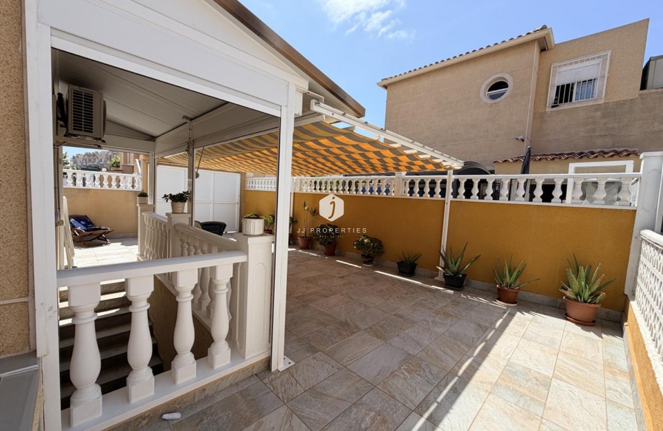 Resale - Chalet -
Torrevieja - Costa Blanca