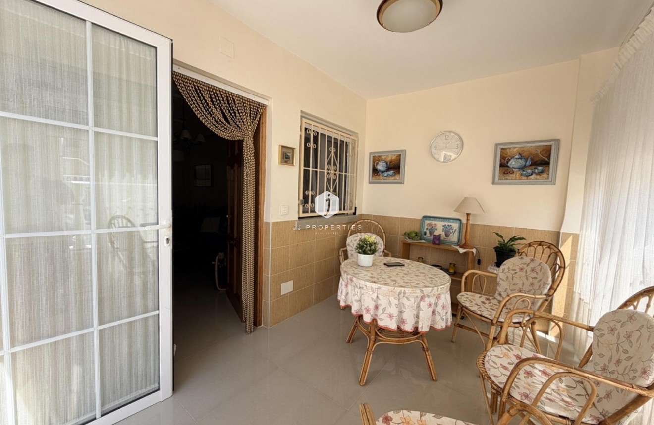 Resale - Chalet -
Torrevieja - Costa Blanca