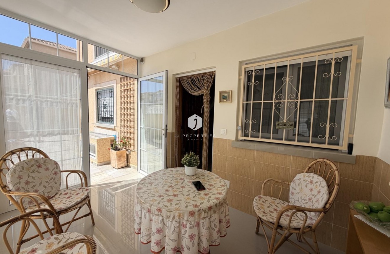 Resale - Chalet -
Torrevieja - Costa Blanca