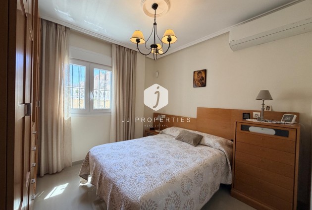 Resale - Chalet -
Torrevieja - Costa Blanca