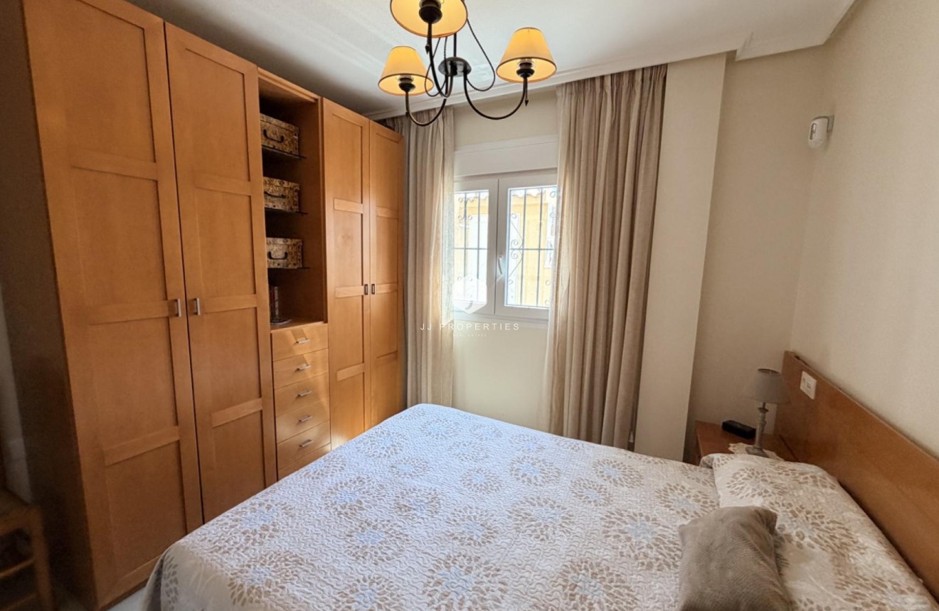 Resale - Chalet -
Torrevieja - Costa Blanca