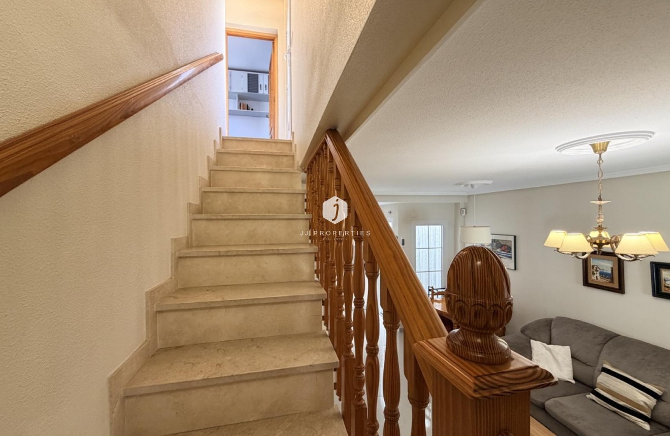 Resale - Chalet -
Torrevieja - Costa Blanca