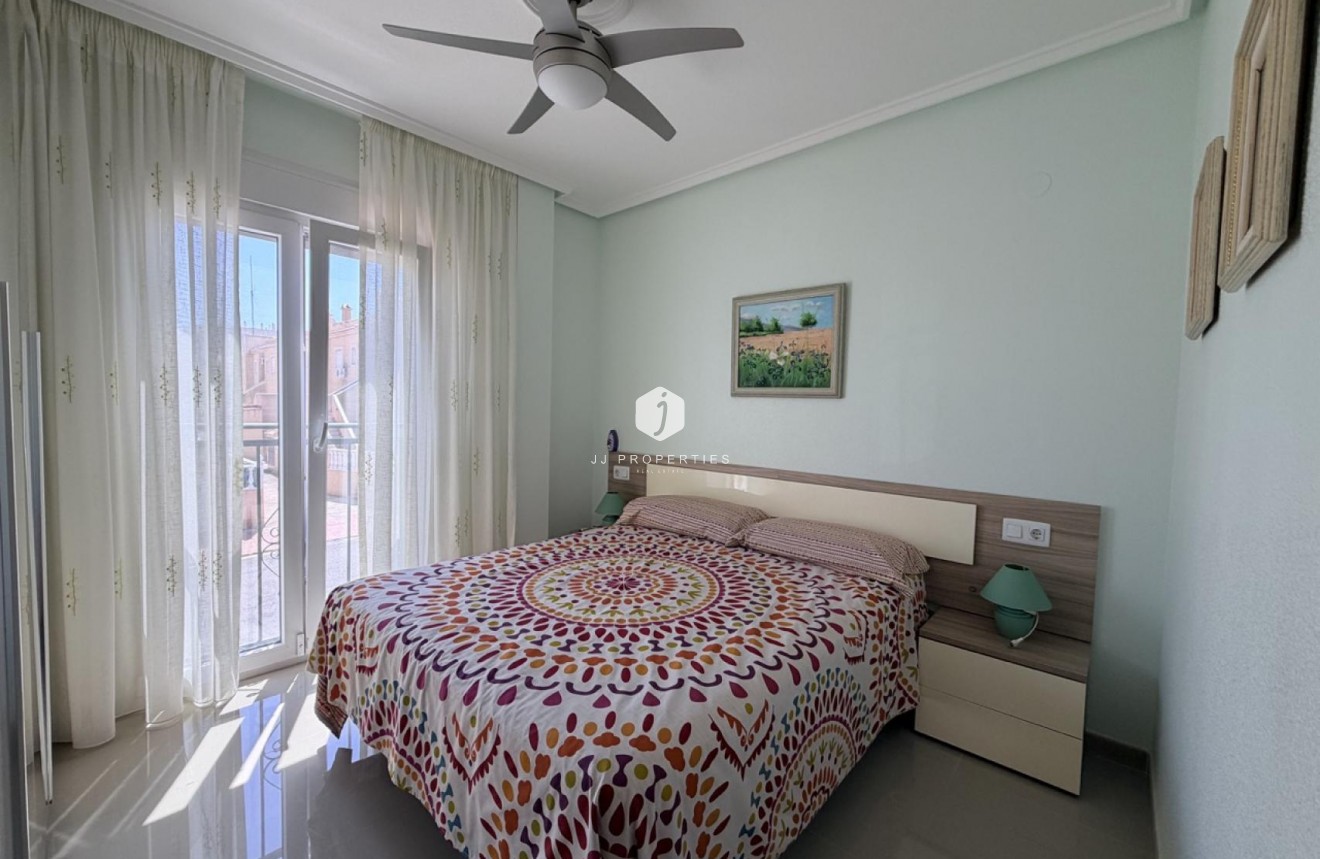 Resale - Chalet -
Torrevieja - Costa Blanca