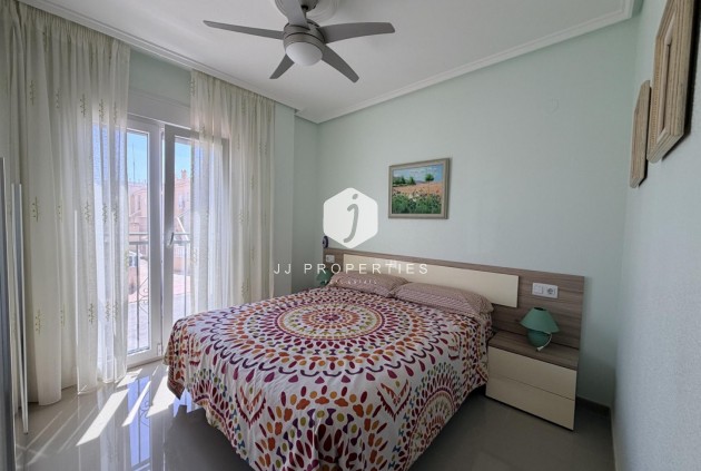 Resale - Chalet -
Torrevieja - Costa Blanca