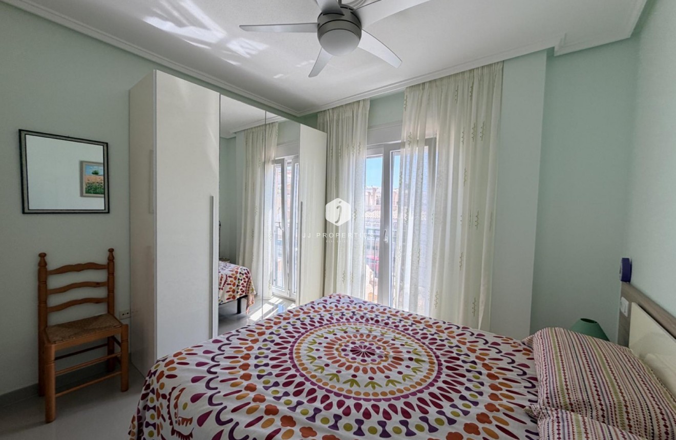 Resale - Chalet -
Torrevieja - Costa Blanca