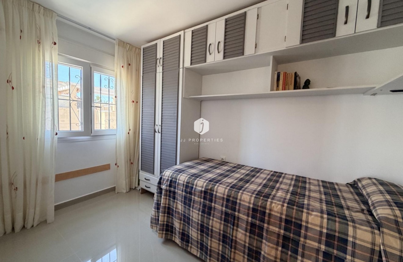 Resale - Chalet -
Torrevieja - Costa Blanca