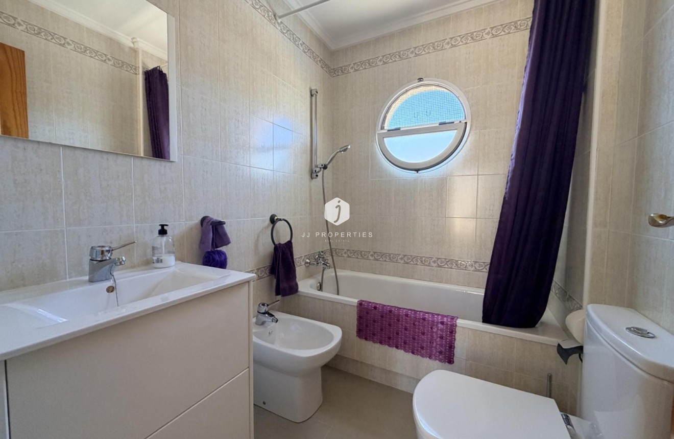Resale - Chalet -
Torrevieja - Costa Blanca