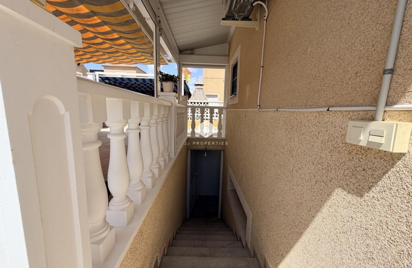 Resale - Chalet -
Torrevieja - Costa Blanca