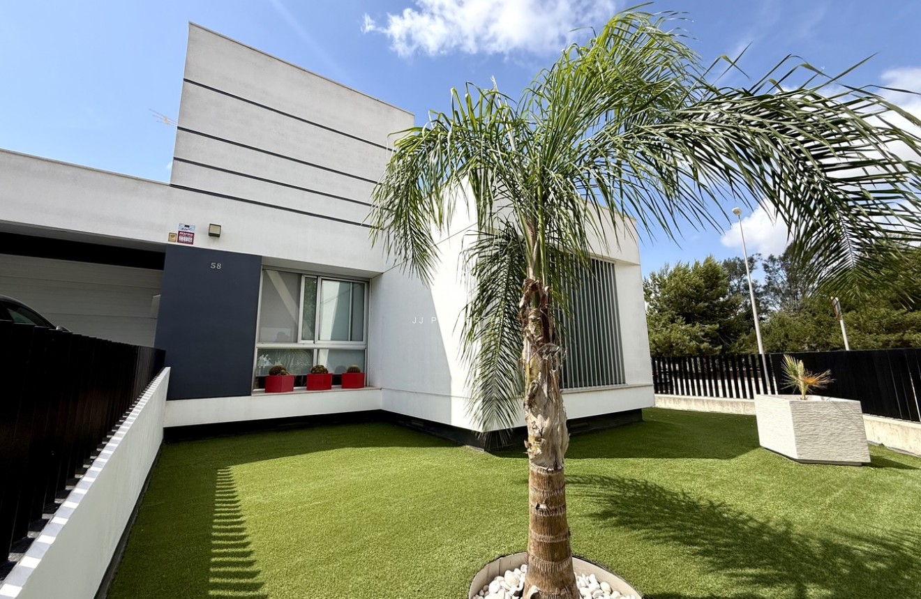 Resale - Villa -
Dolores - Costa Blanca