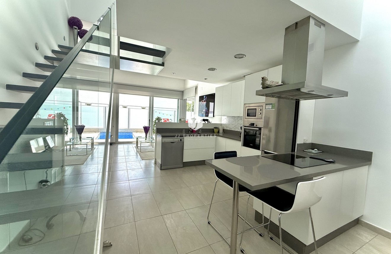 Resale - Villa -
Dolores - Costa Blanca