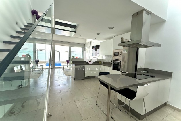 Resale - Villa -
Dolores - Costa Blanca