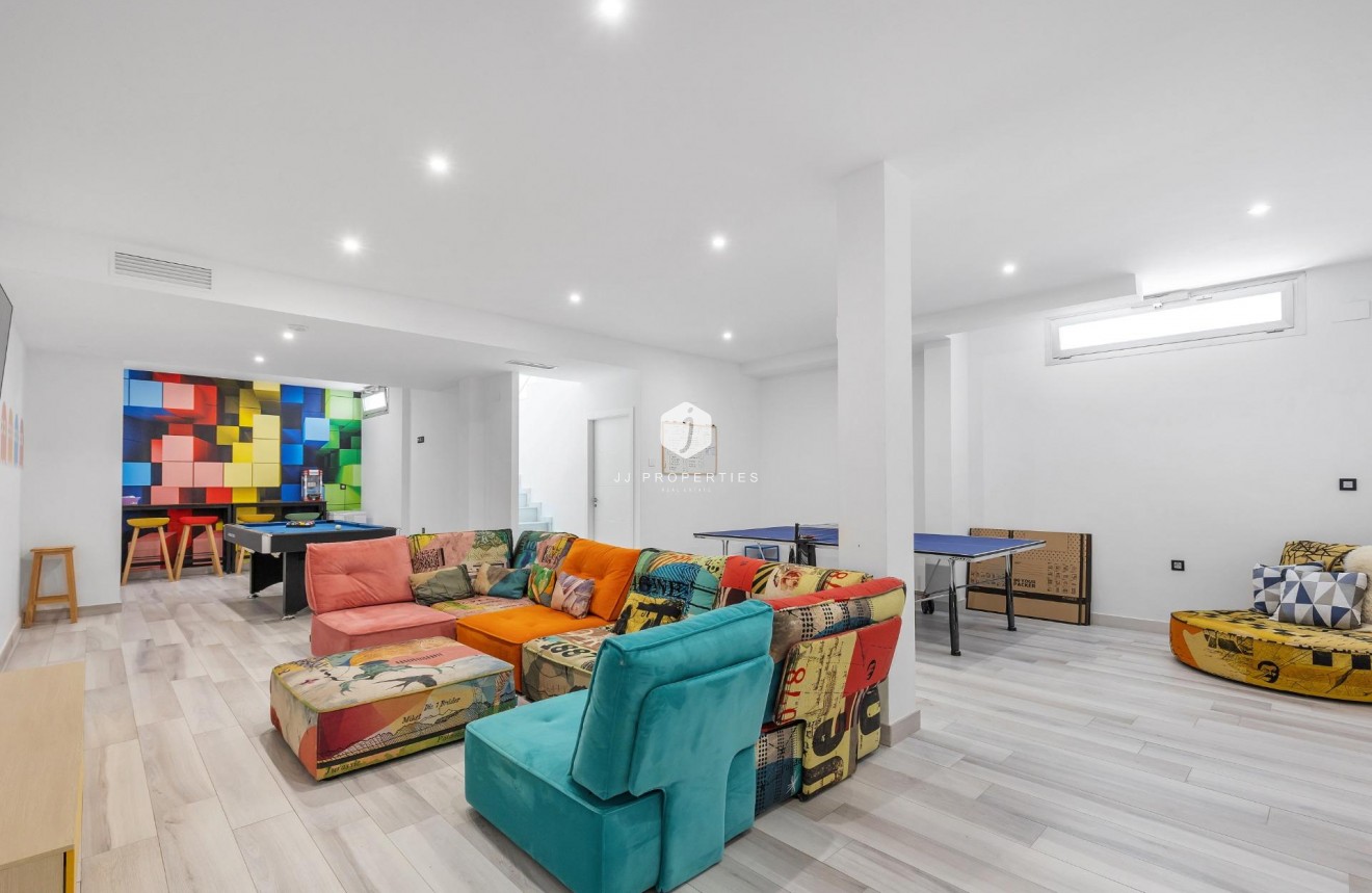 Resale - Villa -
Orihuela Costa - Lomas de Cabo Roig