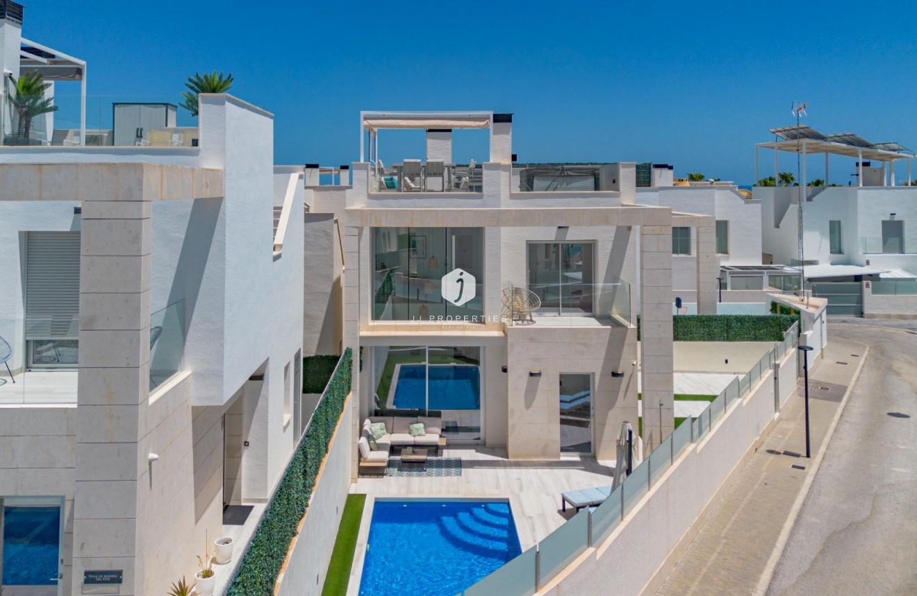 Resale - Villa -
Orihuela Costa - Lomas de Cabo Roig