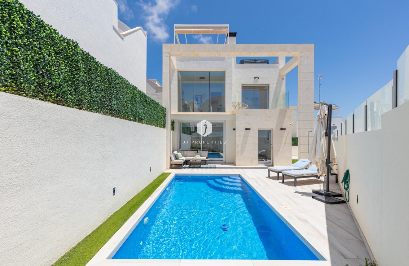 Resale - Villa -
Orihuela Costa - Lomas de Cabo Roig