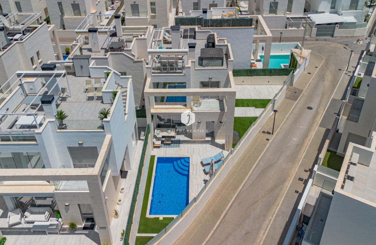 Resale - Villa -
Orihuela Costa - Lomas de Cabo Roig